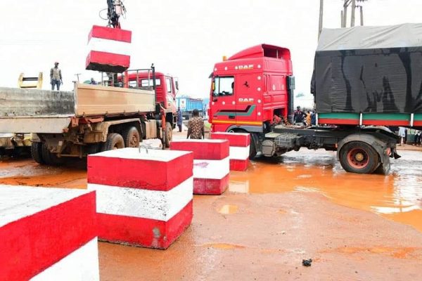 Niger State blocks Minna-Bida road