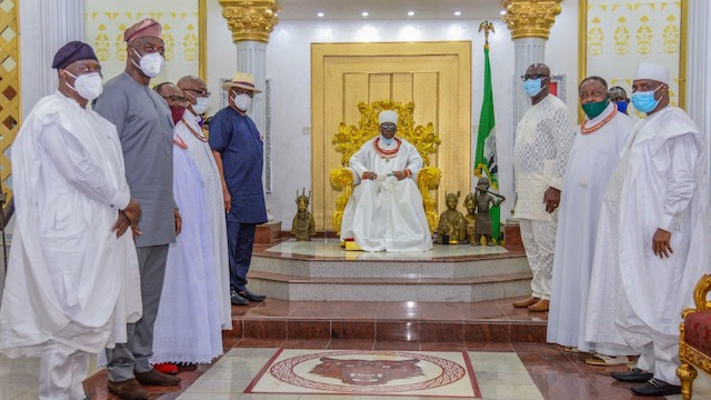 PDP governors and leaders visit Benin monarch Oba Ewuare II