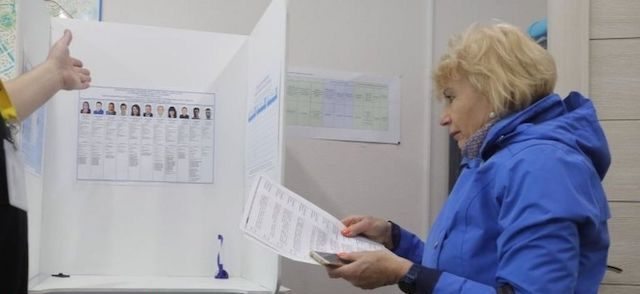 Russians vote in local elections