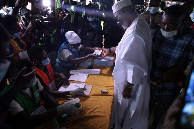 Akeredolu receives ballot paper. Photo: Efunla Ayodele
