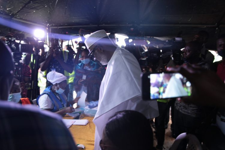Akeredolu at polling unit to vote. Photo: Efunla Ayodele