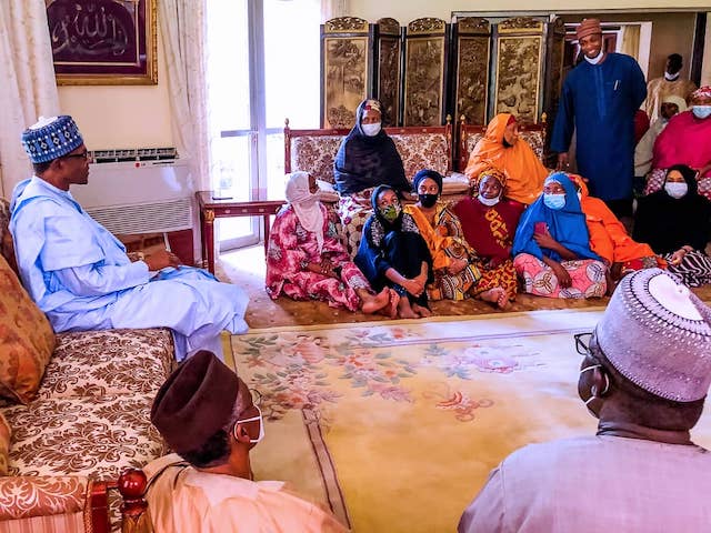 Buhari, far left with the Yar’Adua family. Sitting on the floor left is Nasir El-Rufai