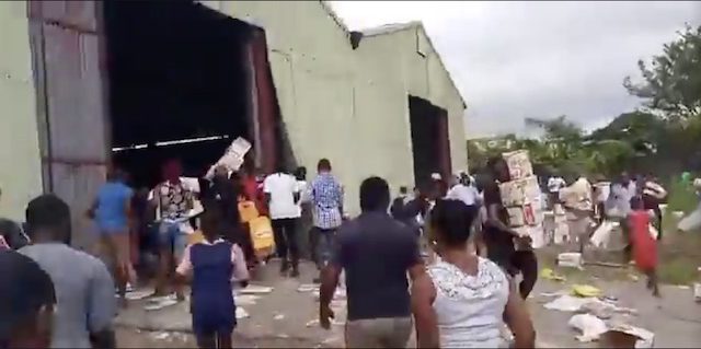 The warehouse being looted in Calabar