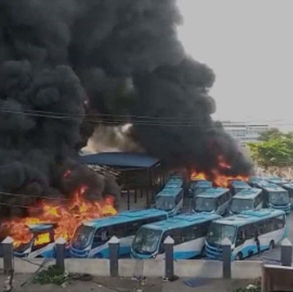 oyingbo bus station on fire