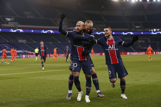 Neymar being saluted by team mates on Wednesday