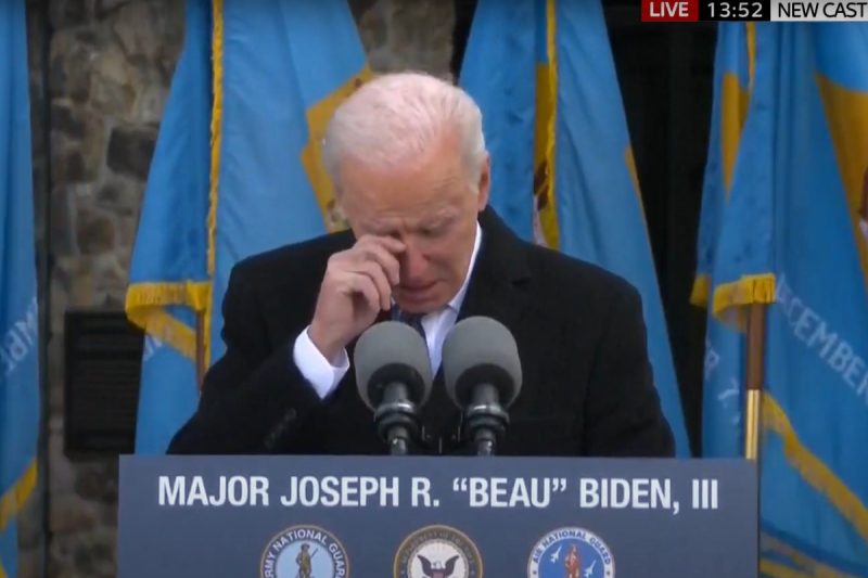 Emotional-Biden-weeps-and-says-late-son-Beau-should-be (1)