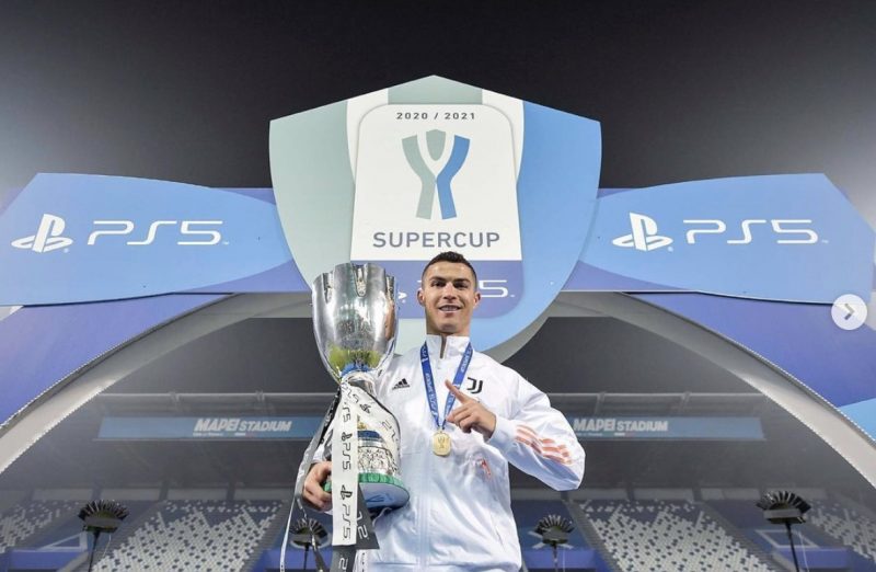 Ronaldo with the Supercup on Wednesday, his fourth title in Italy