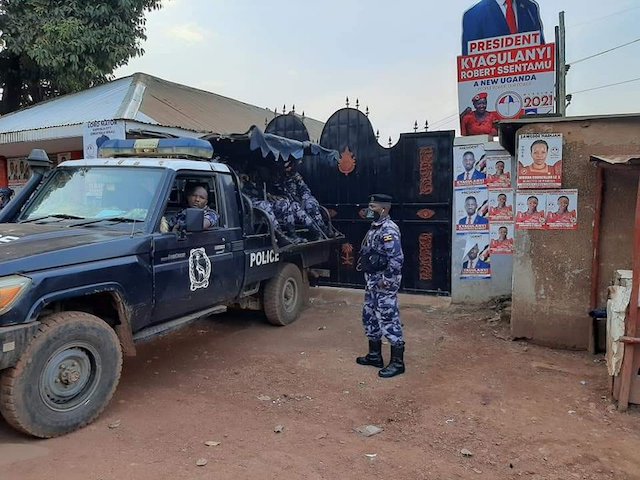 Uganda Policemen lay siege at the headquarters of Bobi Wine’s party in Kampala