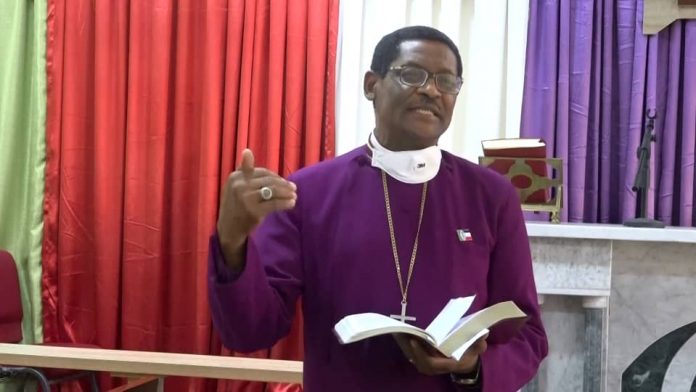 Anglican-Primate-Ndukuba-addressing-a-congregation