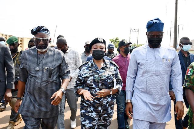 Oyo state governor, Seyi Makinde, left with Governor Akeredolu and police commissioner Ngozi Onadeko