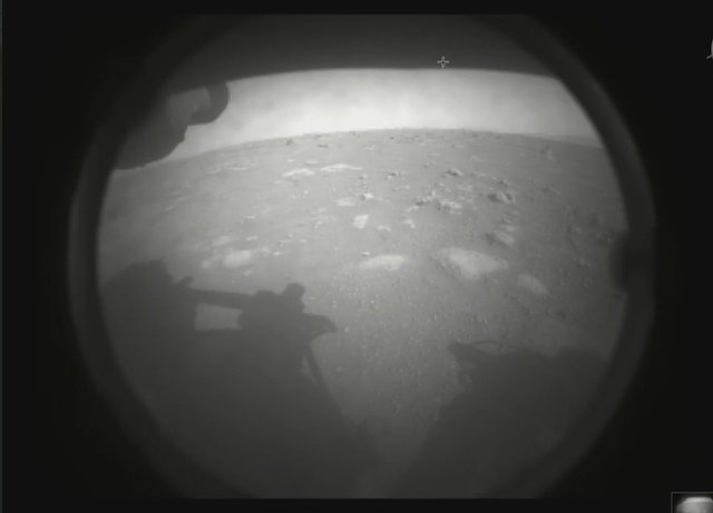 The first image of Mars that the rover Perseverance sent down to Earth