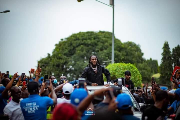 Burna Boy cheers all the way in Port Harcourt