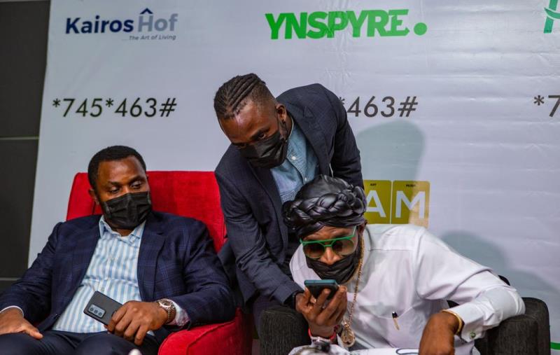 Dbanj-making-a-phone-call-to-the-winners-of-the-draw