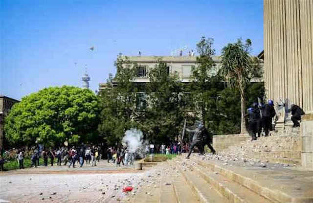 File photo: SA Police battle students at University of Witwatersrand in Joburg