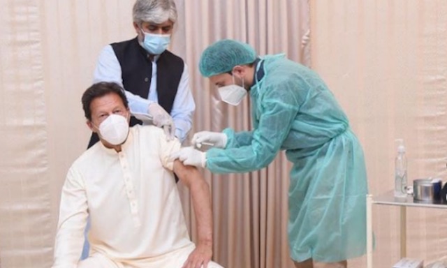 Imran Khan taking the vaccine on Thursday