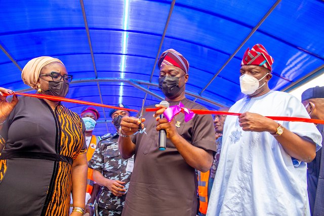 Makinde, middle, commissions the bike park in Ibadan