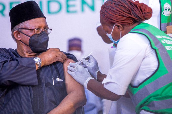 Minister of Health Osagie Ehanire takes the vaccine