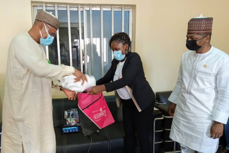 Presentimg-gifts-to-the-Chairman-of-Kaduna-SUBEB-by-Connected-Development-768×514