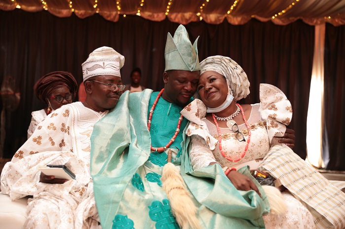 Oba Malaolu with his parents 