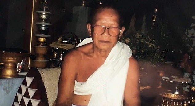 Thai Monk Thammakorn Wangpreecha, who chopped off his head for Budha