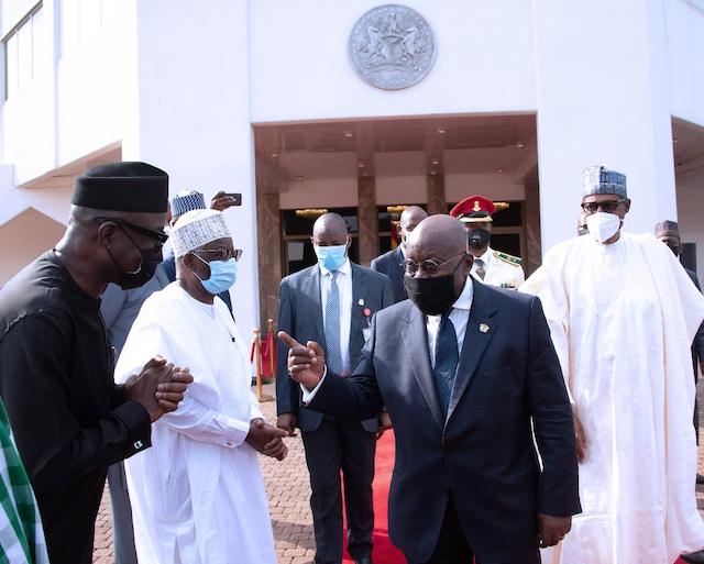 Akufo-Addo, with CoS Gambari and trade minister Niyi Adebayo