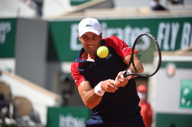 Pablo Andujar sees off Dominic Thiem in five rounds