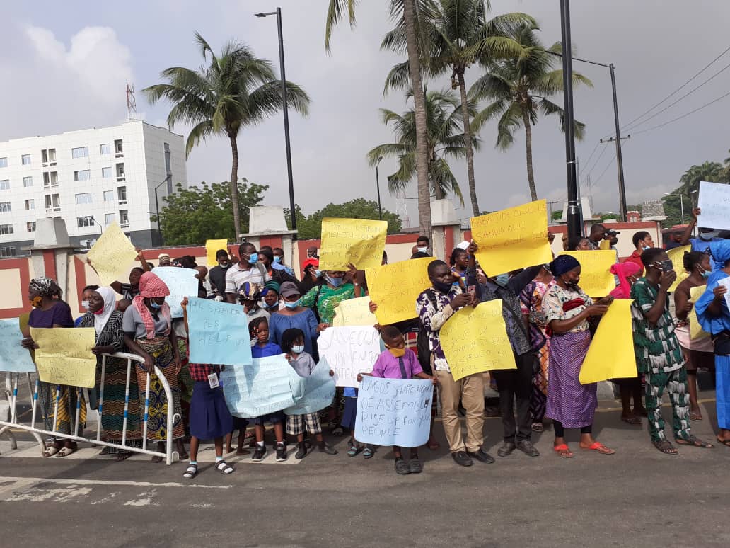 Taro-Ilegbun residents protesting at Lagos Assembly on Monday