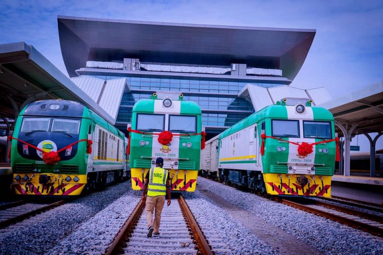 Buhari-inaugurates train service Lagos-Ibadan