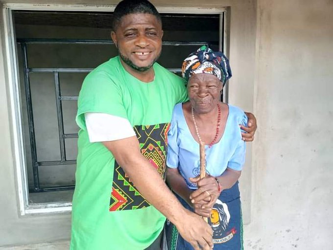 Rev. Fr Mfa Mdooyonga Solomon with the old woman