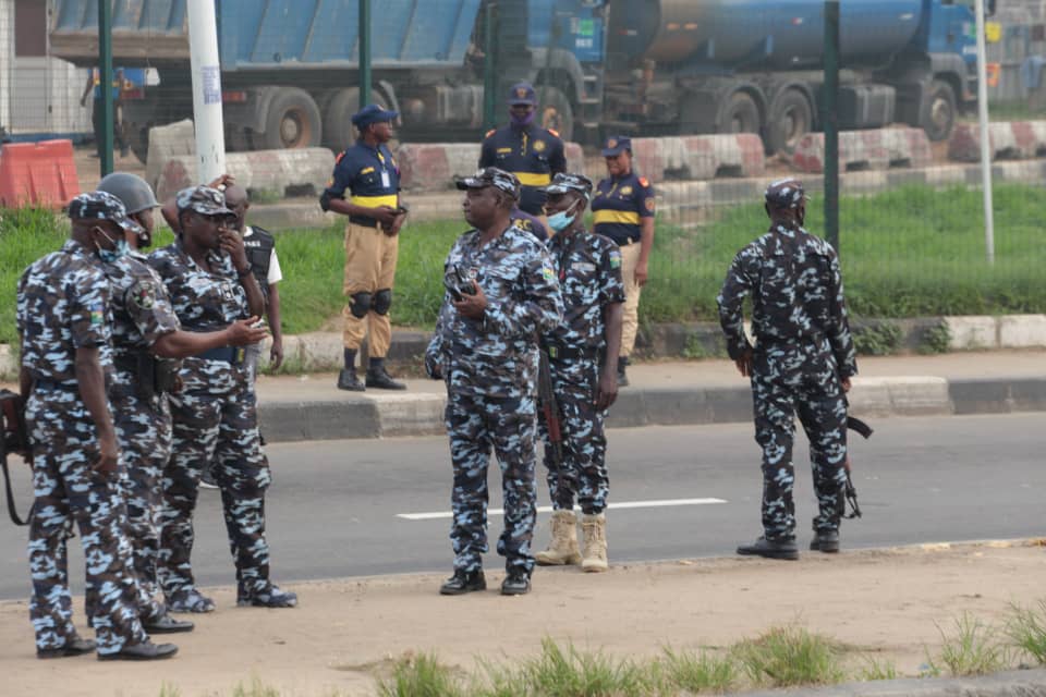 Police officers at Ojota to block Yoruba Nation rally : stray bullet kills girl
