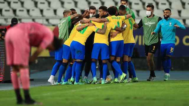 Brazil celebrate Paqueta’s goal against Peru at Copa America