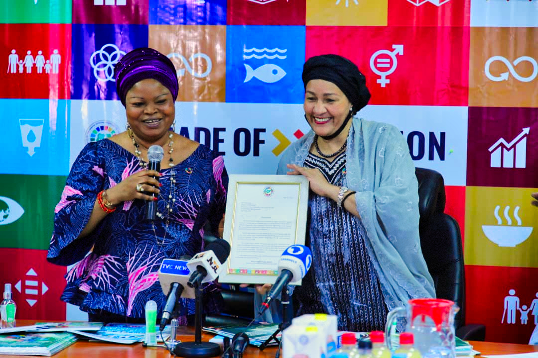 The Senior Special Assistant to the President on SDGs,SSAP=SDGs, Princess Adejoke Orelope-Adefulire presenting a congratulatory letter to UN Deputy Secretary-General, Amina J. Mohammed during her visit to the OSSAP- SDGs Office
