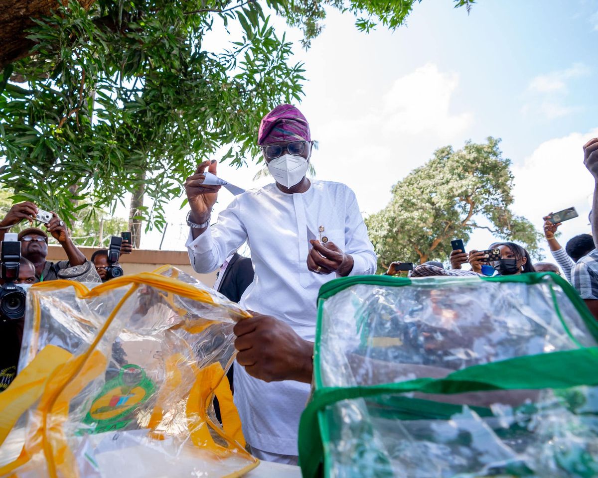 Sanwo-Olu votes with face mask on