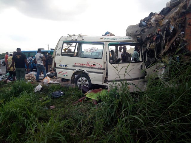 The accident on Lagos-Ibadan expressway on Wednesday. Photo BBC News