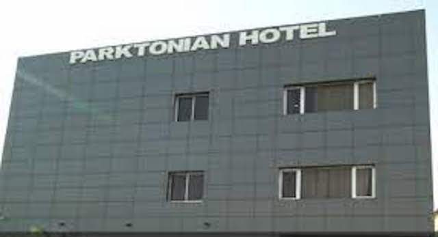 Parktonian Hotel Lekki raided by EFCC for internet fraudsters