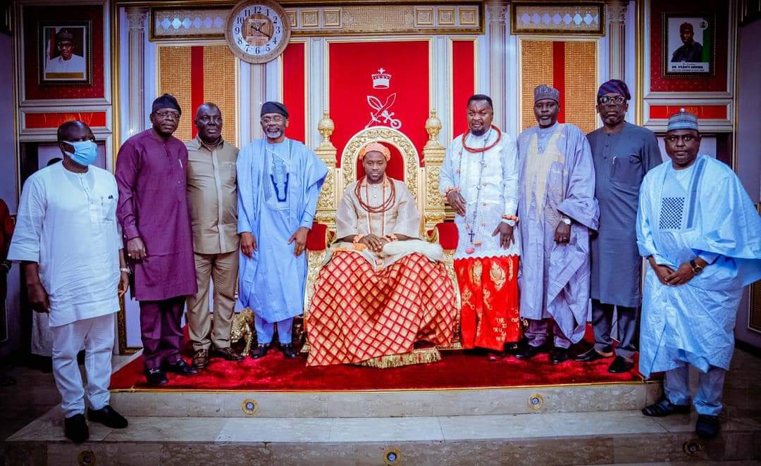 Photo-op: Gbajabiamila and other rep members with Tsola Emiko