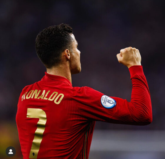 Ronaldo heads to Man United