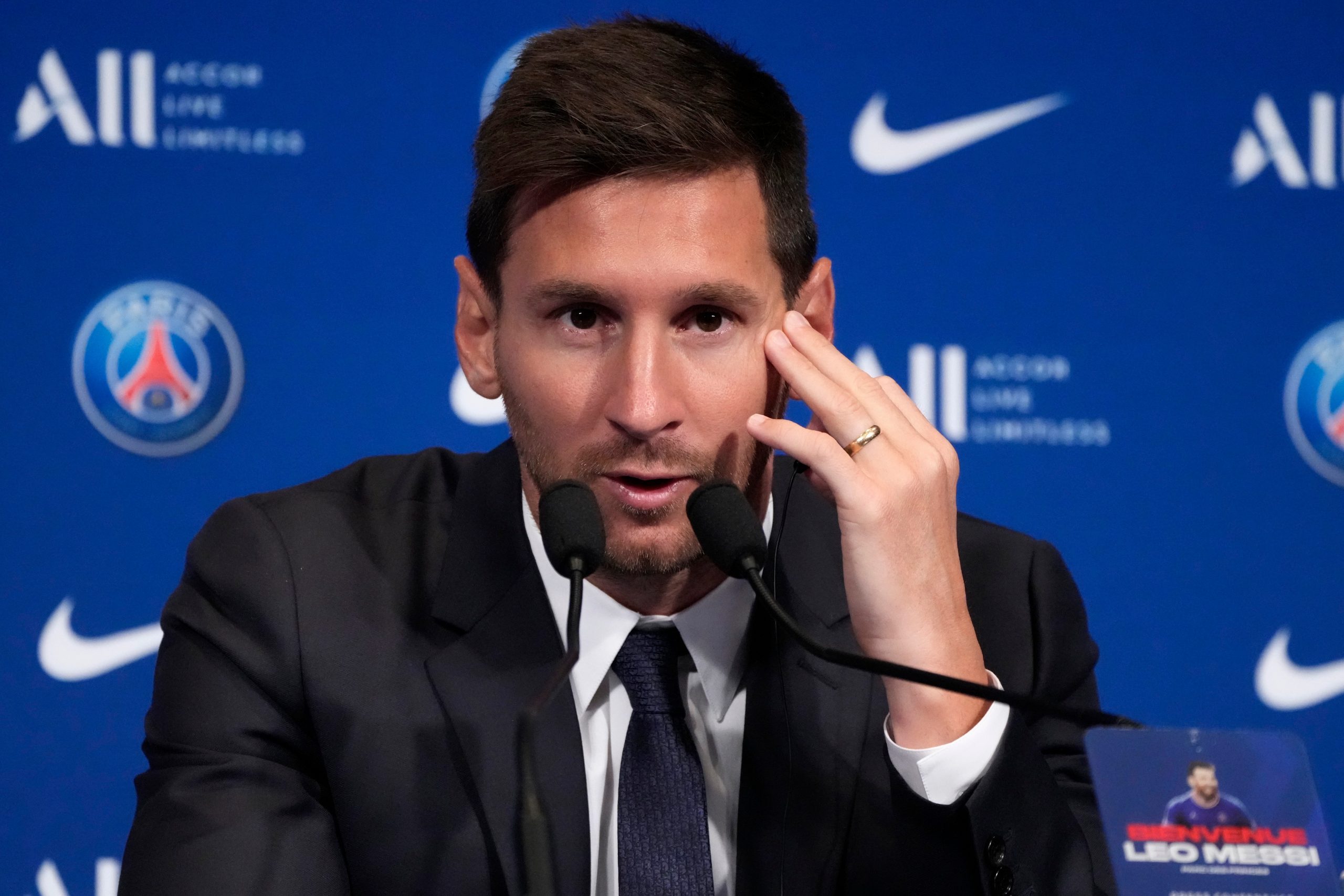 Lionel Messi confirms move back to Barcelona