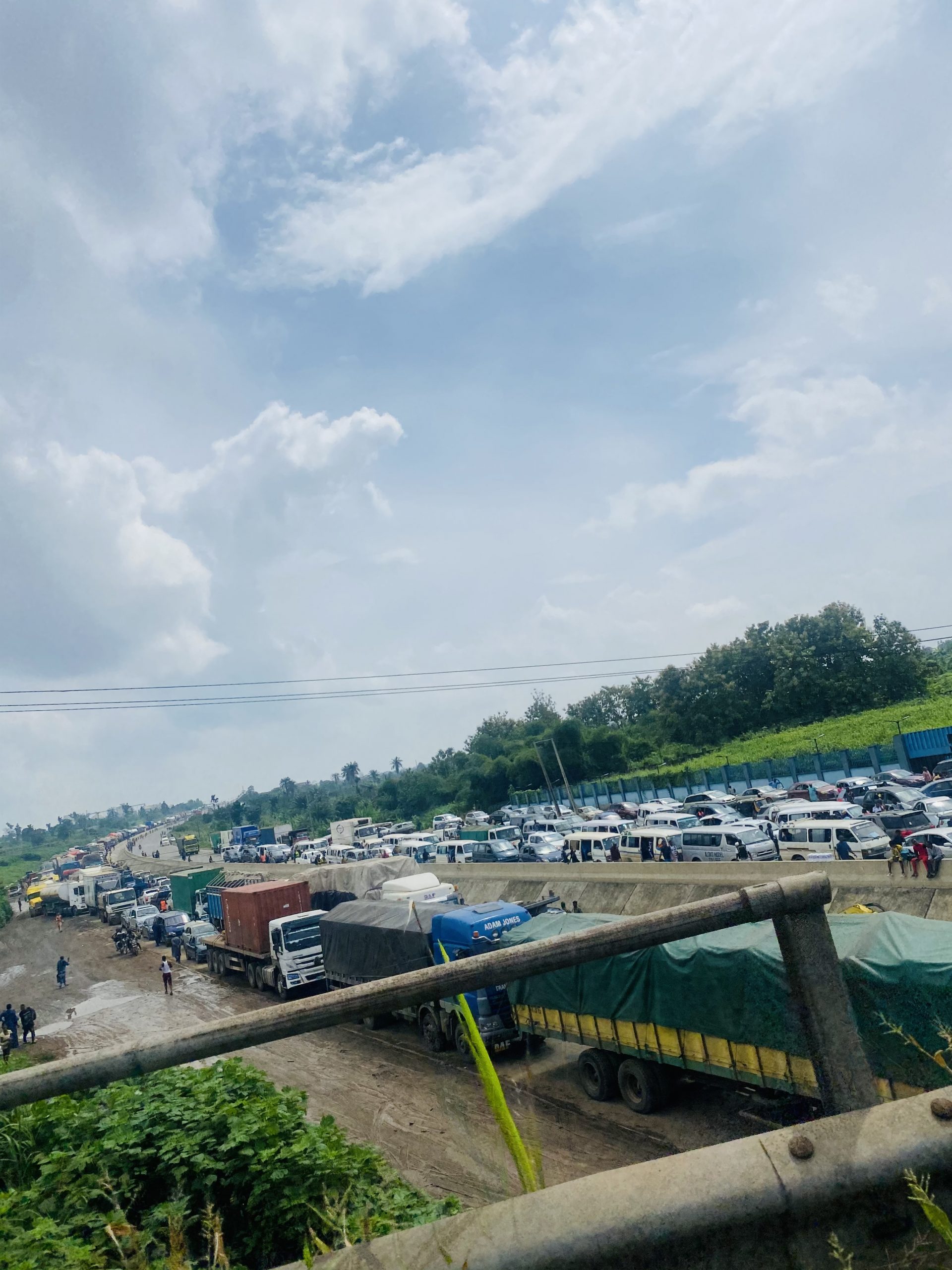 Gridlock on Lagos-Ibadan Expressway leaves travellers stranded 