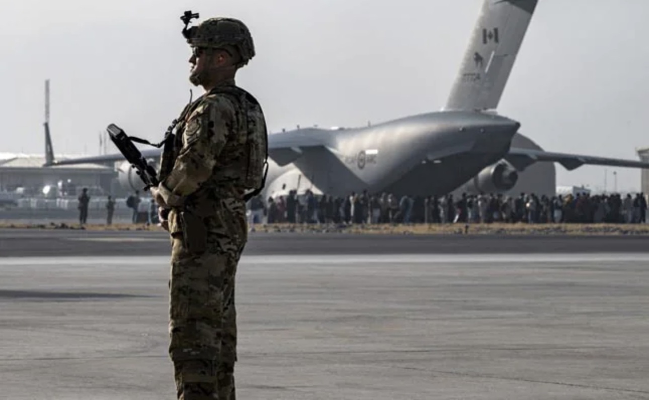 U.S. soldier at Kabul airport