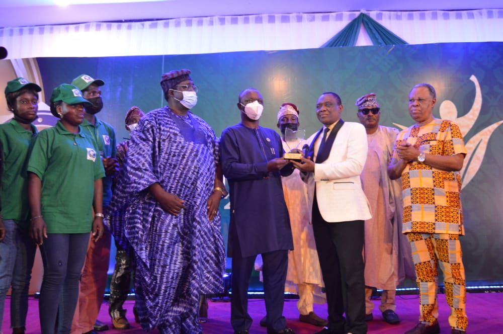Ogun State governor, Prince Dapo Abiodun wins the Nigeria Agriculture Award again.