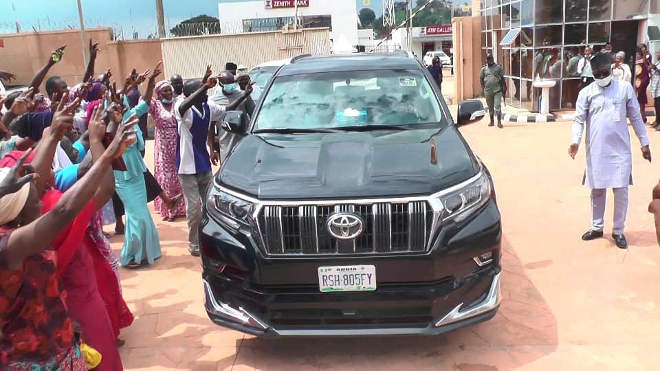 Oloyede's vehicle being greeted by staff of JAMB as he returned