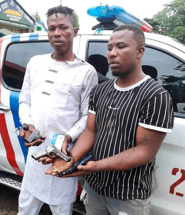 The suspected robbers arrested with gun in Lagos