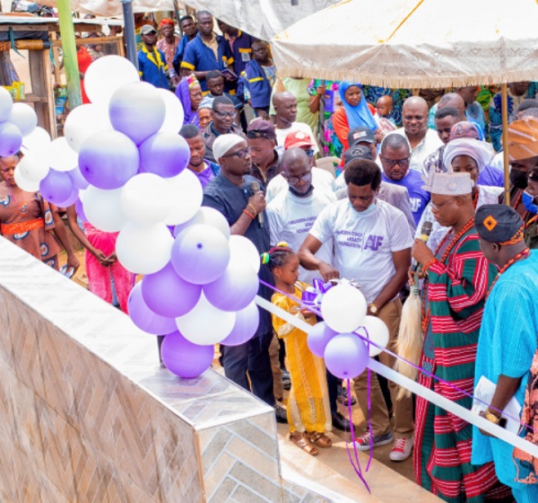 HRM, Oba Joseph Adewole, Ajero of Ijero commissioning the water project.