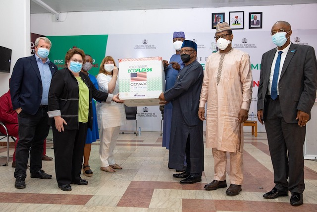 U.S. Chargé d’Affaires Kathleen FitzGibbon delivers Moderna vaccine to Nigerian officials