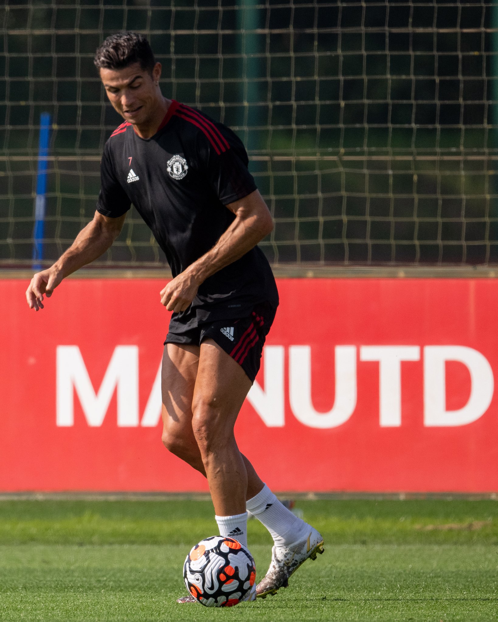 Ronaldo completes first training session with Manchester United