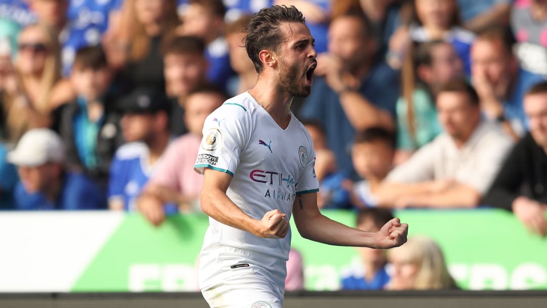 Manchester City scrape narrow win against Leicester