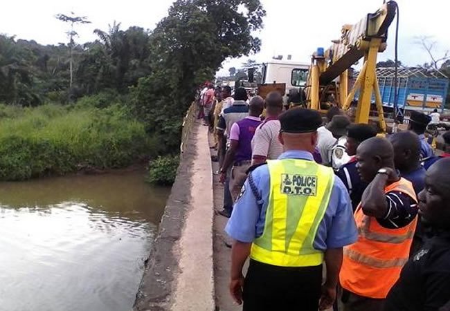 Bus plunges into River in Kogi