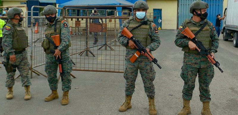 Ecuador's soldiers at one of the prisons