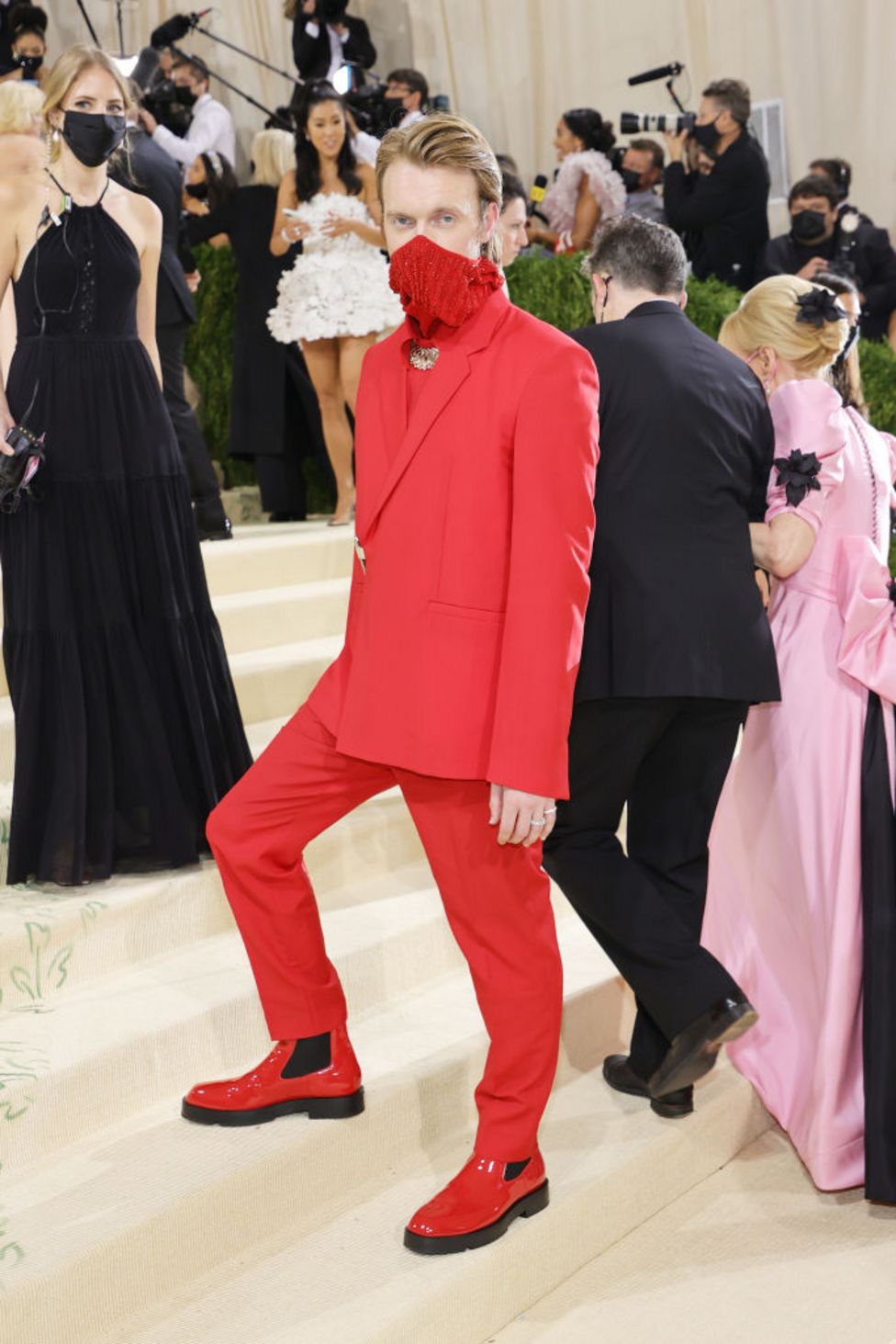 Eilish was accompanied by her brother, Finneas O'Connell, who chose an all-red suit and sequined face covering